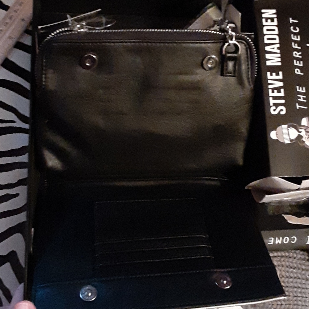 STEVE MADDEN POM HAT AND CROSSBODY BAG SET - Picture 7 of 11